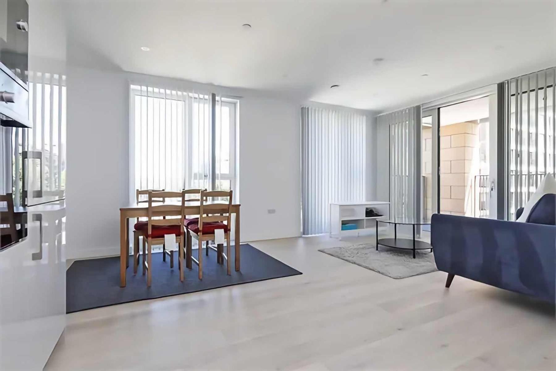 Classic And Elegant 2 Bedroom Flat Apartment *